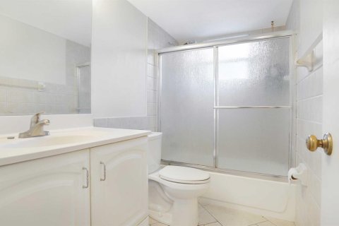 Copropriété à louer à Pompano Beach, Floride: 2 chambres, 81.75 m2 № 2387275 - photo 22