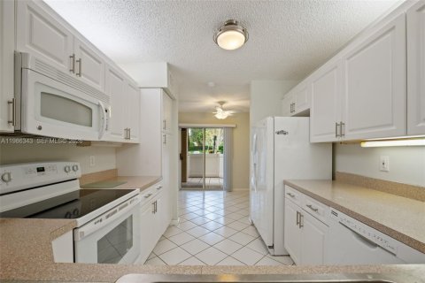 Copropriété à vendre à Tamarac, Floride: 2 chambres, 112.88 m2 № 2048077 - photo 10