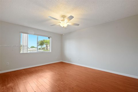 Copropriété à vendre à Tamarac, Floride: 2 chambres, 112.88 m2 № 2048077 - photo 17