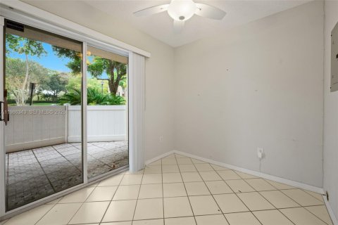 Copropriété à vendre à Tamarac, Floride: 2 chambres, 112.88 m2 № 2048077 - photo 6