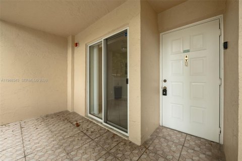 Copropriété à vendre à Tamarac, Floride: 2 chambres, 112.88 m2 № 2048077 - photo 3