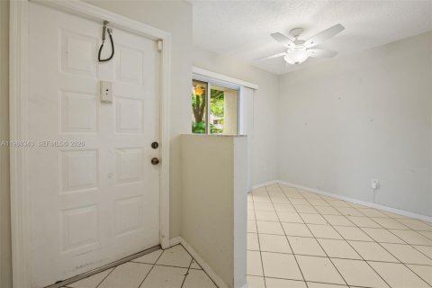 Copropriété à vendre à Tamarac, Floride: 2 chambres, 112.88 m2 № 2048077 - photo 4