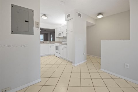 Copropriété à vendre à Tamarac, Floride: 2 chambres, 112.88 m2 № 2048077 - photo 7