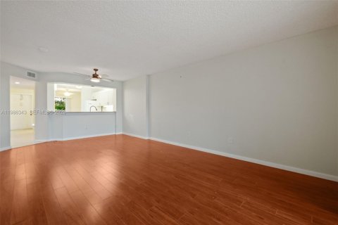 Copropriété à vendre à Tamarac, Floride: 2 chambres, 112.88 m2 № 2048077 - photo 13