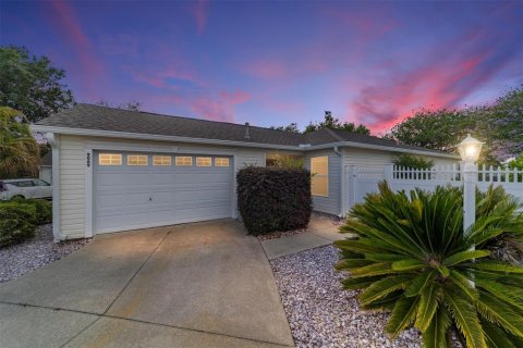 House in The Villages, Florida 2 bedrooms, 119.19 sq.m. № 2093748