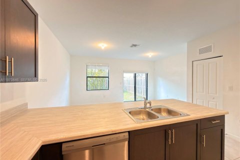 Touwnhouse à louer à Homestead, Floride: 3 chambres, 129.41 m2 № 2046170 - photo 2