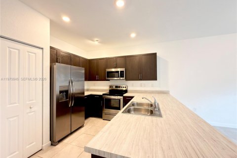 Touwnhouse à louer à Homestead, Floride: 3 chambres, 129.41 m2 № 2046170 - photo 3