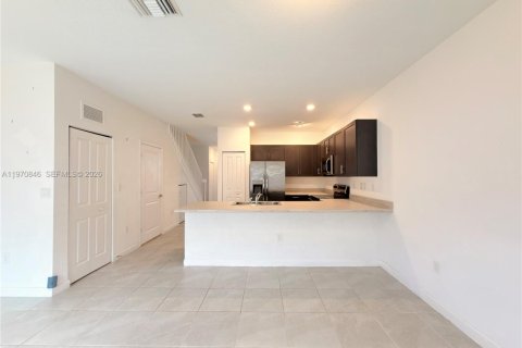Touwnhouse à louer à Homestead, Floride: 3 chambres, 129.41 m2 № 2046170 - photo 9