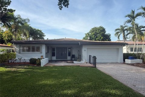 Casa en Coral Gables, Florida 3 dormitorios, 179.77 m2 № 2265276