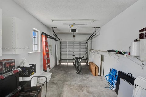 House in Miami, Florida 4 bedrooms, 241.27 sq.m. № 1445214 - photo 26