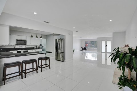 House in Miami, Florida 4 bedrooms, 241.27 sq.m. № 1445214 - photo 18