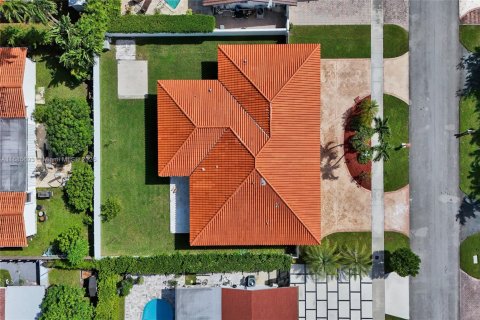 House in Miami, Florida 4 bedrooms, 241.27 sq.m. № 1445214 - photo 10