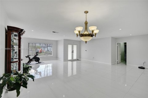 House in Miami, Florida 4 bedrooms, 241.27 sq.m. № 1445214 - photo 3