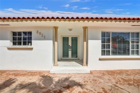 House in Miami, Florida 4 bedrooms, 241.27 sq.m. № 1445214 - photo 7