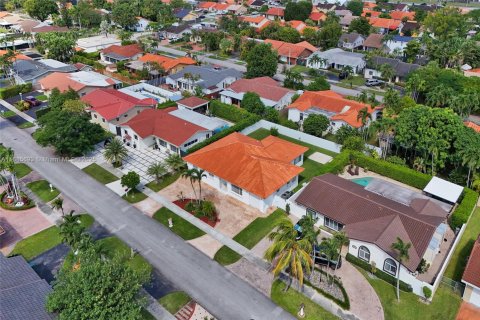 House in Miami, Florida 4 bedrooms, 241.27 sq.m. № 1445214 - photo 8