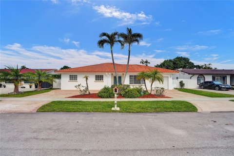House in Miami, Florida 4 bedrooms, 241.27 sq.m. № 1445214 - photo 6