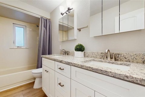 House in Orlando, Florida 3 bedrooms, 213.95 sq.m. № 1651659 - photo 17