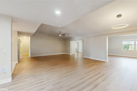 House in Orlando, Florida 3 bedrooms, 213.95 sq.m. № 1651659 - photo 5
