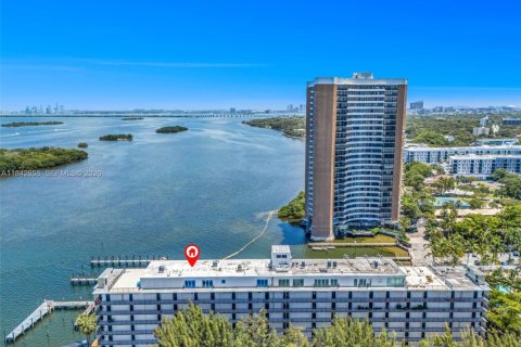 Condo in Miami, Florida, 1 bedroom  № 2186222 - photo 16