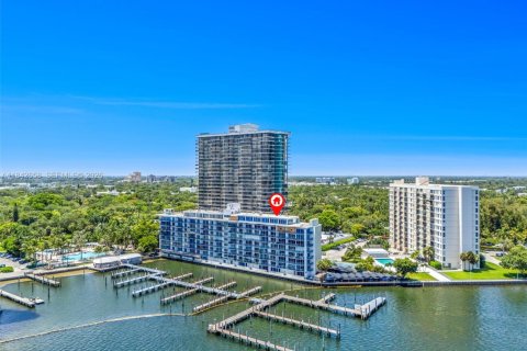 Condo in Miami, Florida, 1 bedroom  № 2186222 - photo 17