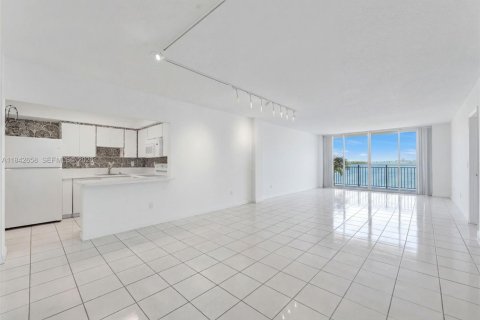 Condo in Miami, Florida, 1 bedroom  № 2186222 - photo 7