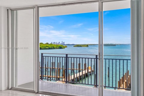 Condo in Miami, Florida, 1 bedroom  № 2186222 - photo 4