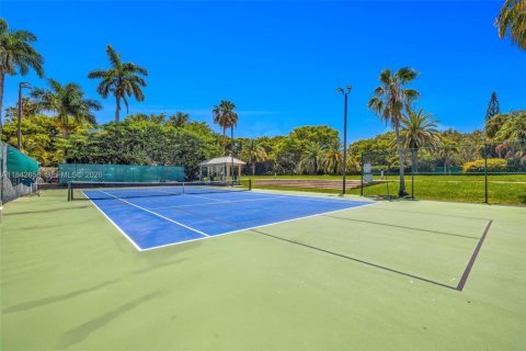 Condo in Miami, Florida, 1 bedroom  № 2186222 - photo 12