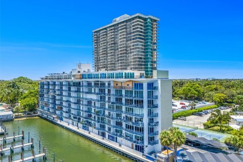 Condo in Miami, Florida, 1 bedroom  № 2186222 - photo 14