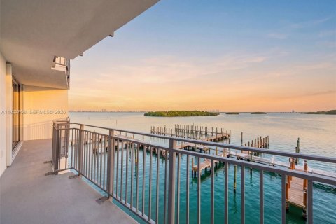 Condo in Miami, Florida, 1 bedroom № 2186222