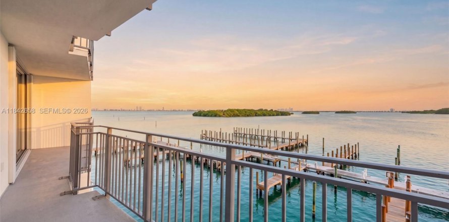 Condo in Miami, Florida, 1 bedroom  № 2186222