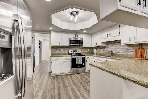 House in Kissimmee, Florida 6 bedrooms, 354.61 sq.m. № 1533180 - photo 24