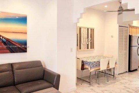 Condominio en venta en Miami Beach, Florida, 1 dormitorio, 37.25 m2 № 1473460 - foto 2
