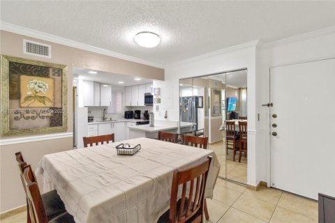 Condo in Miami, Florida, 2 bedrooms  № 2066115 - photo 8