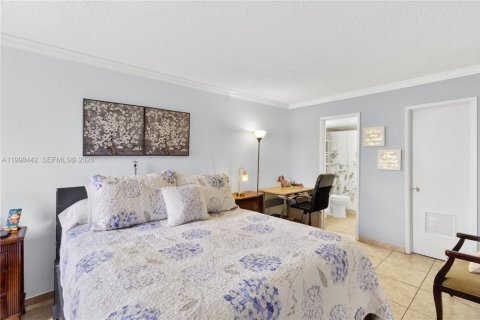 Condo in Miami, Florida, 2 bedrooms  № 2066115 - photo 21