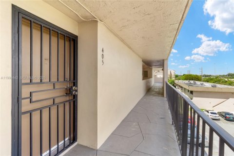 Condo in Miami, Florida, 2 bedrooms  № 2066115 - photo 28