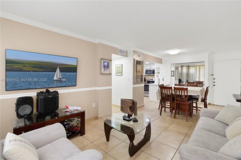 Condo in Miami, Florida, 2 bedrooms  № 2066115 - photo 12