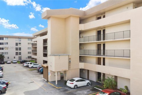 Condo in Miami, Florida, 2 bedrooms  № 2066115 - photo 30