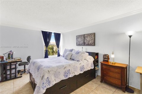 Condo in Miami, Florida, 2 bedrooms  № 2066115 - photo 22