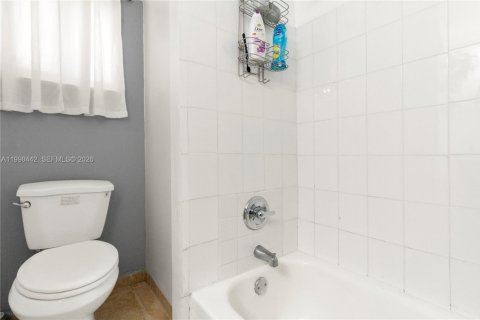 Condo in Miami, Florida, 2 bedrooms  № 2066115 - photo 24