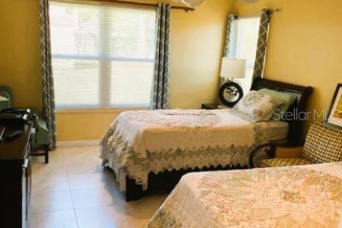 House in Chuluota, Florida 6 bedrooms, 206.8 sq.m. № 2338921 - photo 9