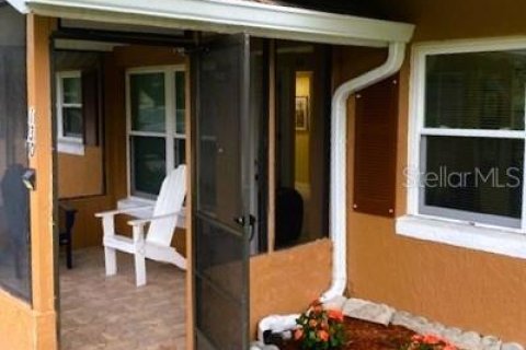 House in Chuluota, Florida 6 bedrooms, 206.8 sq.m. № 2338921 - photo 4