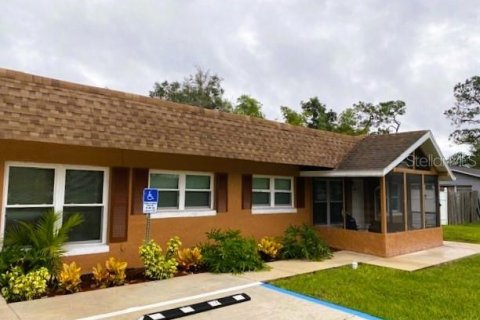 House in Chuluota, Florida 6 bedrooms, 206.8 sq.m. № 2338921 - photo 3