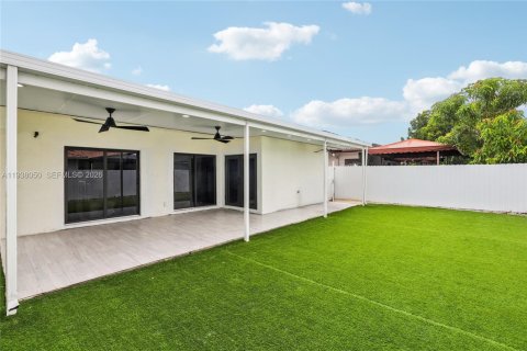 Casa en venta en Hialeah, Florida, 3 dormitorios, 147.9 m2 № 1995753 - foto 25