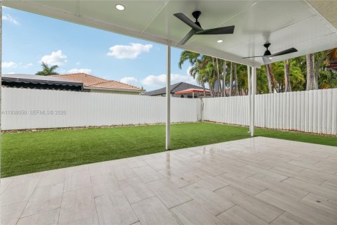 Casa en venta en Hialeah, Florida, 3 dormitorios, 147.9 m2 № 1995753 - foto 21