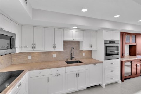 Condo in Hollywood, Florida, 2 bedrooms  № 1867945 - photo 6