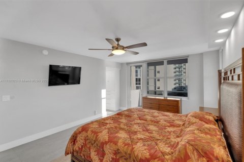 Condo in Hollywood, Florida, 2 bedrooms  № 1867945 - photo 14