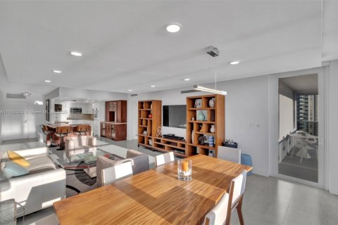 Condo in Hollywood, Florida, 2 bedrooms  № 1867945 - photo 10