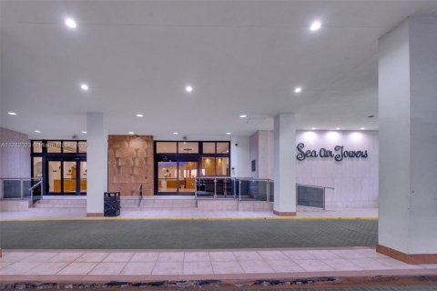 Condo in Hollywood, Florida, 2 bedrooms  № 1867945 - photo 22