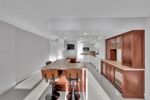Condo in Hollywood, Florida, 2 bedrooms  № 1867945 - photo 2