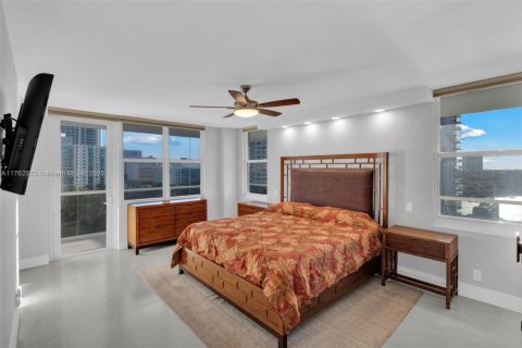 Condo in Hollywood, Florida, 2 bedrooms  № 1867945 - photo 15
